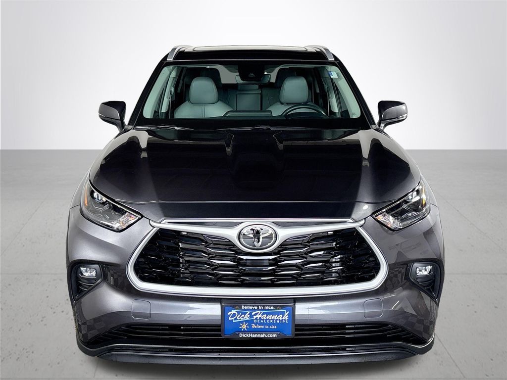 2023 Toyota Highlander L photo 2