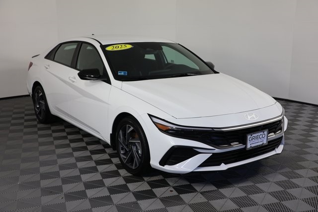 2025 Hyundai Elantra SEL's photo