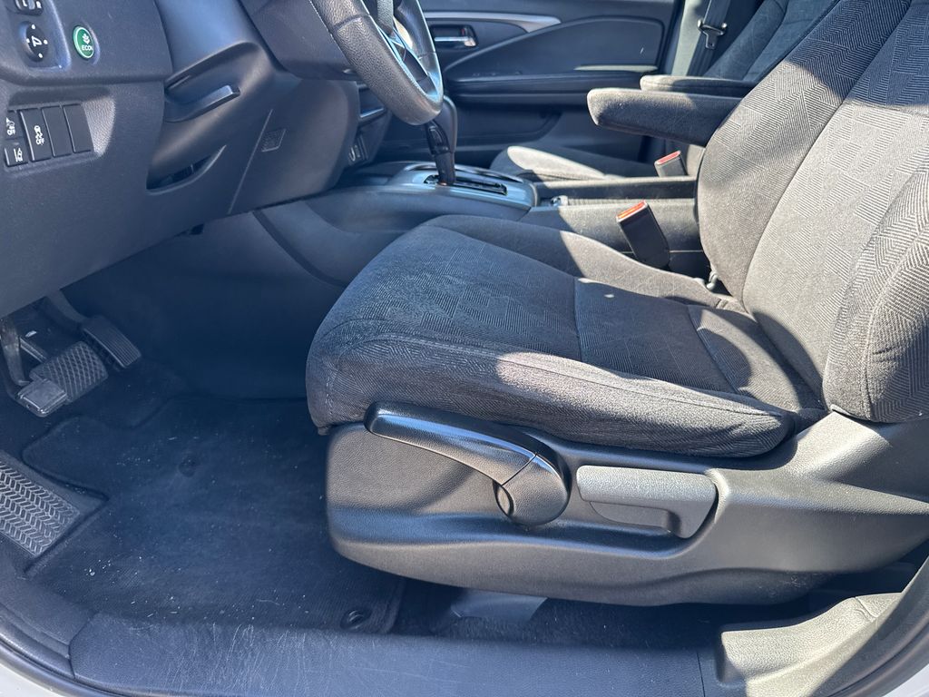 2019 Honda Pilot LX photo 10