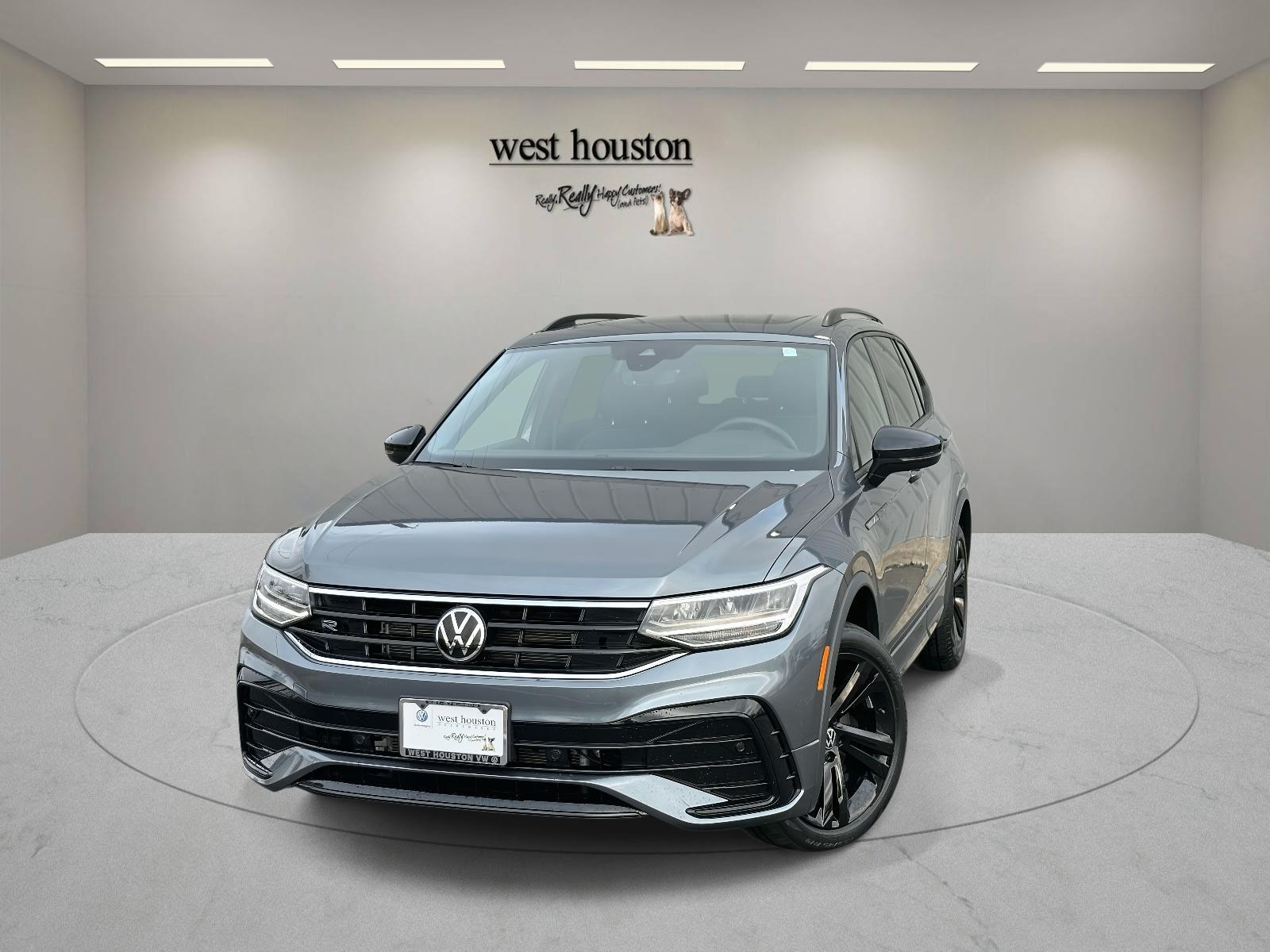 2023 Volkswagen Tiguan SE R-LINE BLACK's photo