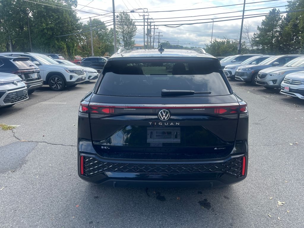 2025 Volkswagen Tiguan SEL R-Line Black photo 5