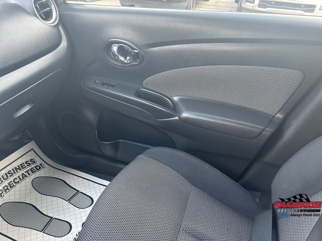 2016 Nissan Versa 1.6 SV photo 13