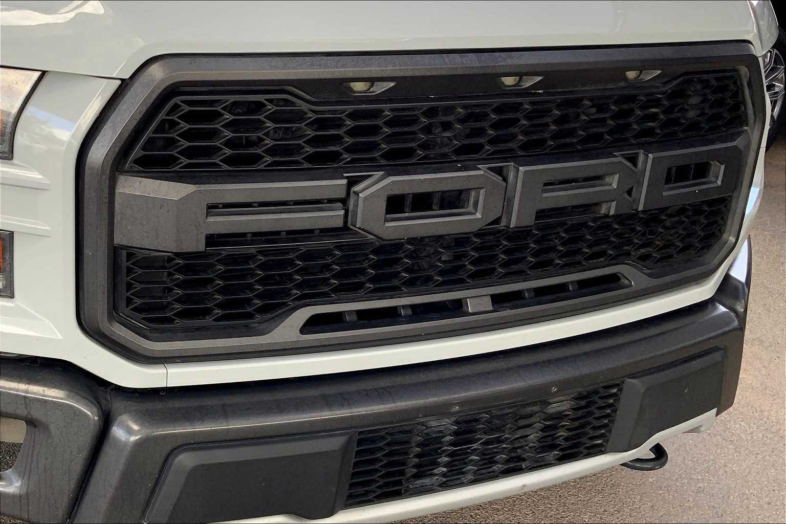 2017 Ford F-150 Raptor photo 25