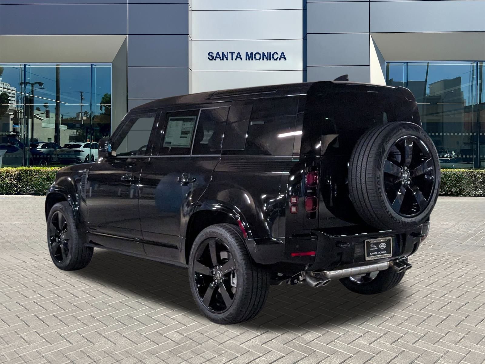 2025 Land Rover Defender 110 X-Dynamic SE photo 7