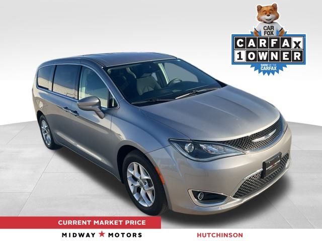 2018 Chrysler Pacifica Touring Plus's photo