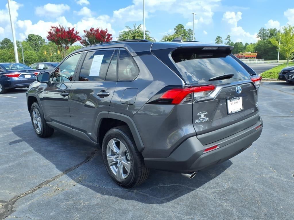 2024 Toyota RAV4 Hybrid XLE photo 3