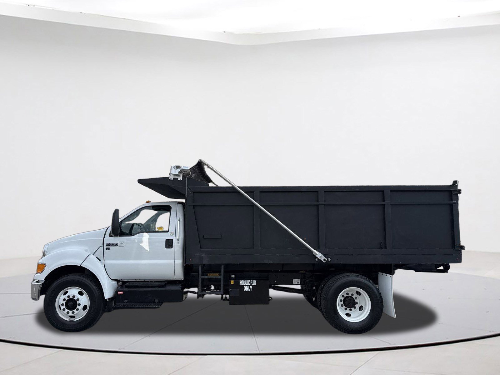 2015 Ford F-650 SuperCab XL photo 2
