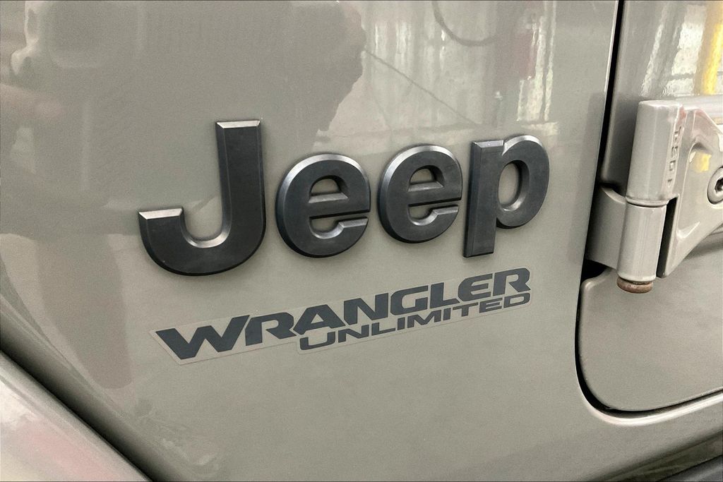 2021 Jeep Wrangler Unlimited Sahara Altitude photo 9