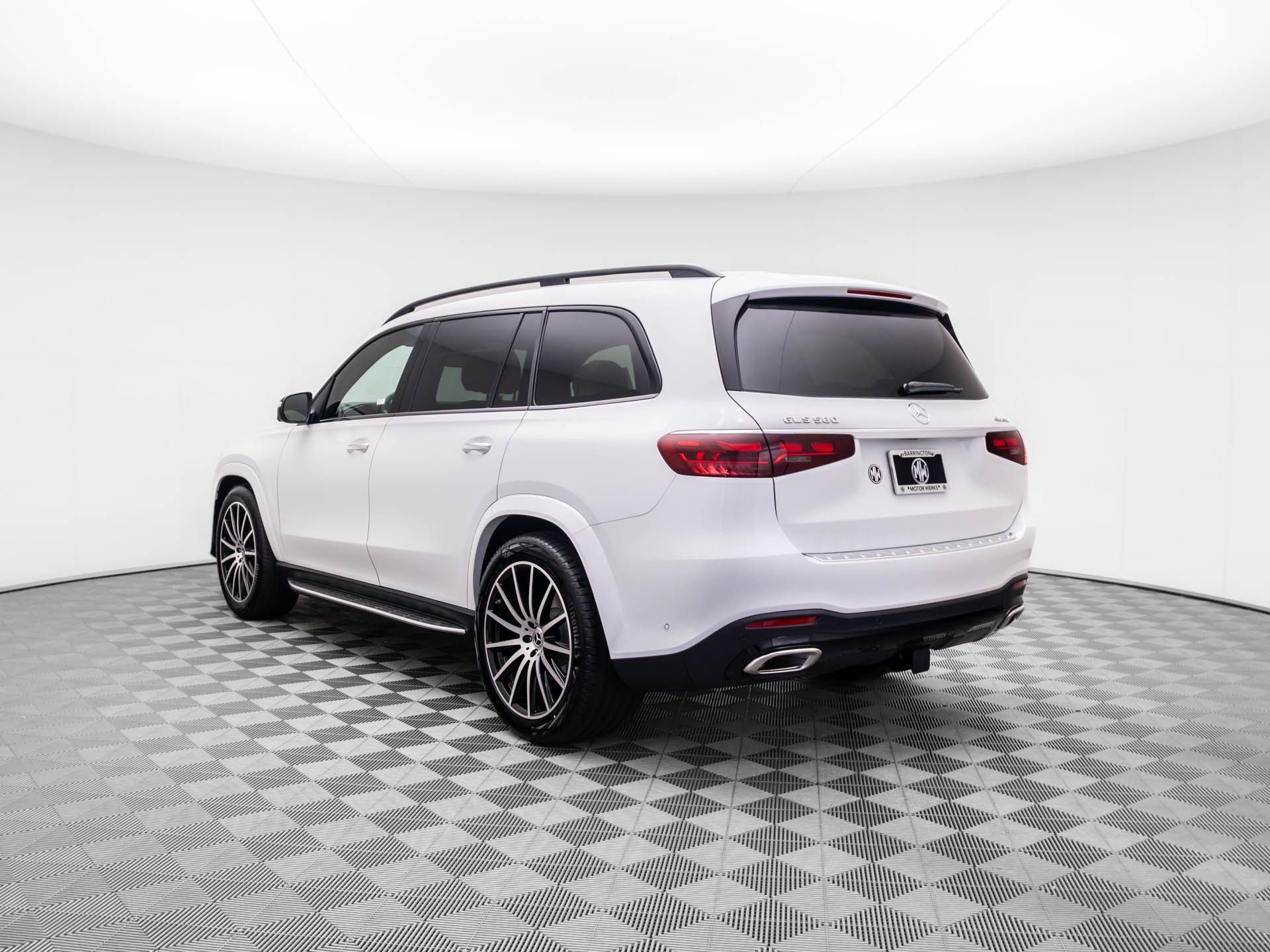 2025 Mercedes Benz GLS 580 4MATIC photo 3