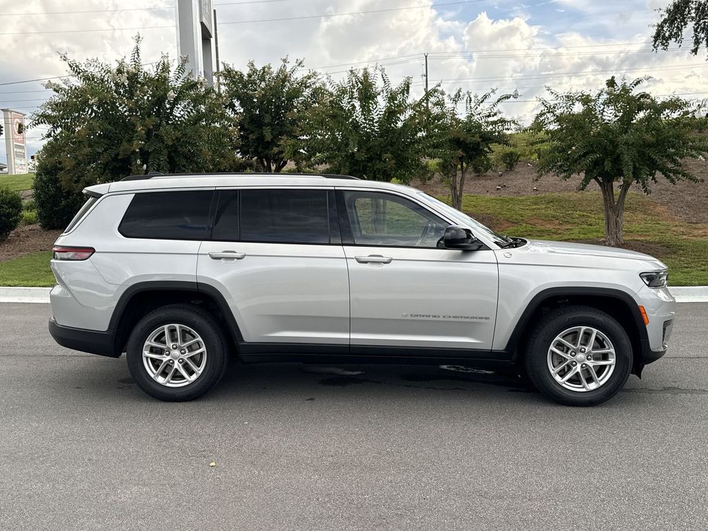 2021 Jeep Grand Cherokee Laredo photo 5