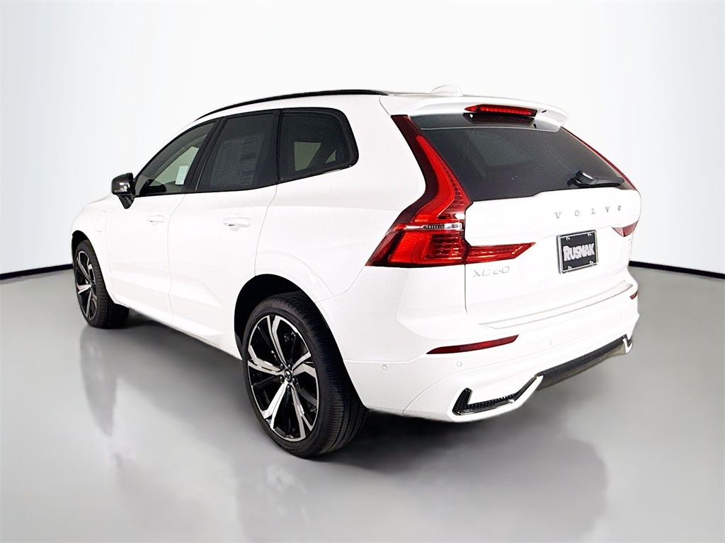 2025 Volvo XC60 Hybrid T8 photo 4
