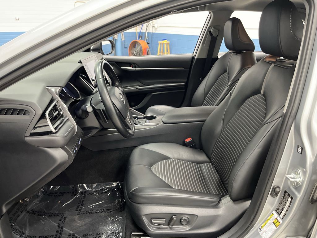 2023 Toyota Camry SE photo 4