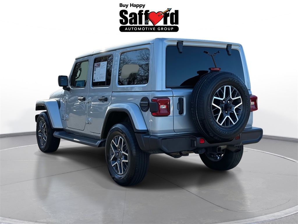 2024 Jeep Wrangler Sahara photo 4