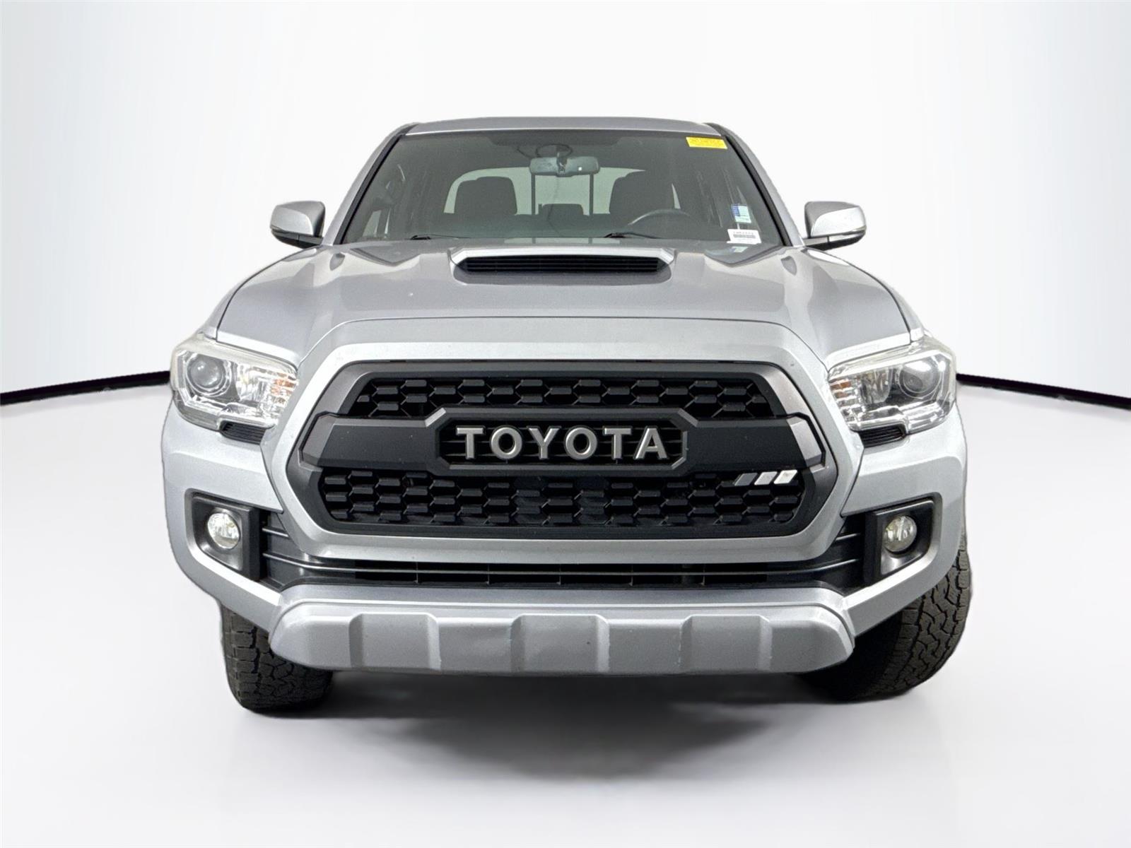 2017 Toyota Tacoma SR5 TRD Sport photo 3