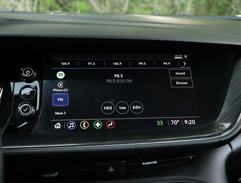 Used 2022 Summit White Buick Essence image 12