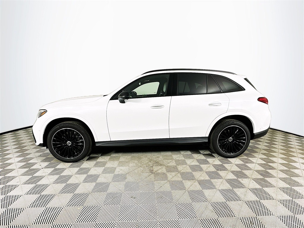 2025 Mercedes Benz GLC 300 photo 4