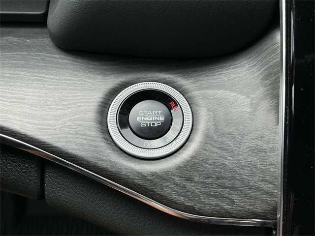 2024 Jeep Grand Cherokee Overland photo 18