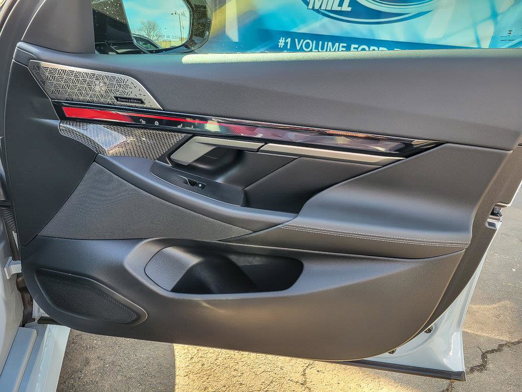 2025 BMW M5 - Image 26