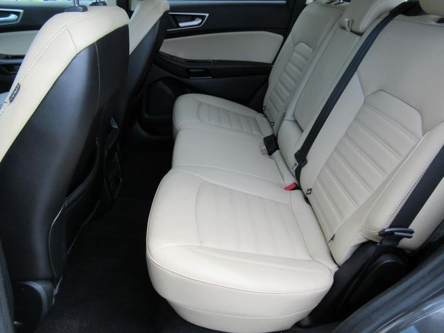 2020 Ford Edge SEL photo 24