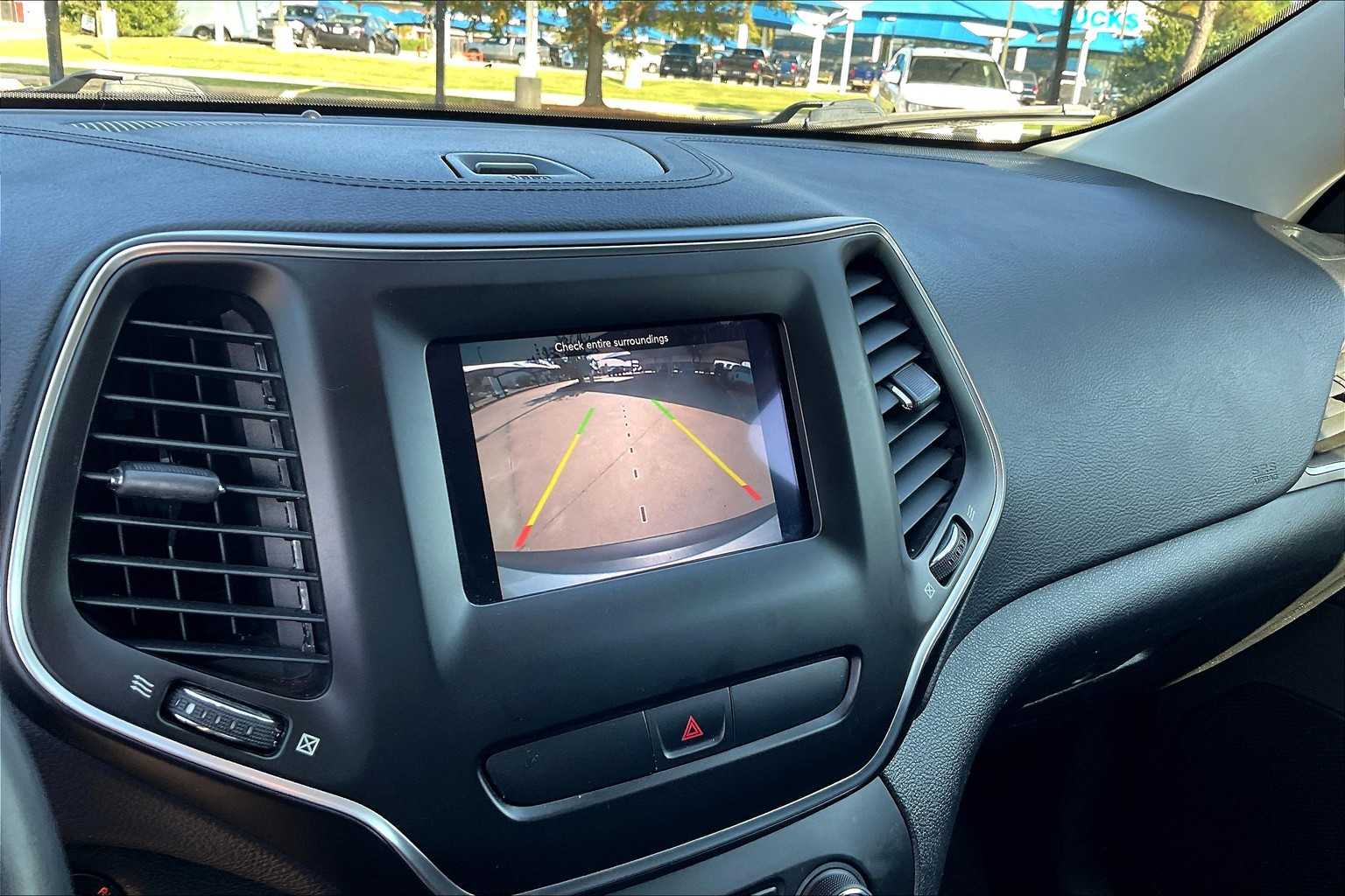 2019 Jeep Cherokee Latitude photo 22