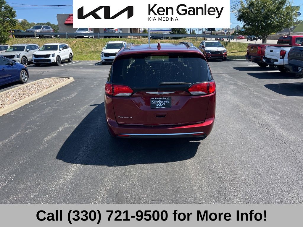 2018 Chrysler Pacifica Touring Plus photo 12