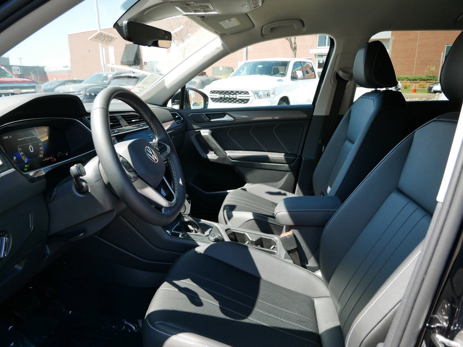 2024 Volkswagen Tiguan SE photo 4