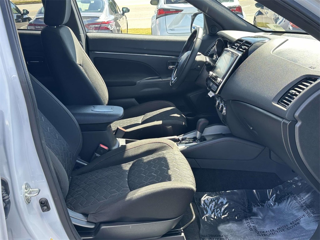 2024 Mitsubishi Outlander Sport ES LE SE photo 3