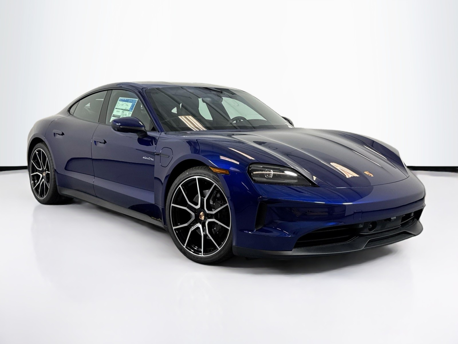 2025 Porsche Taycan 4 photo 7