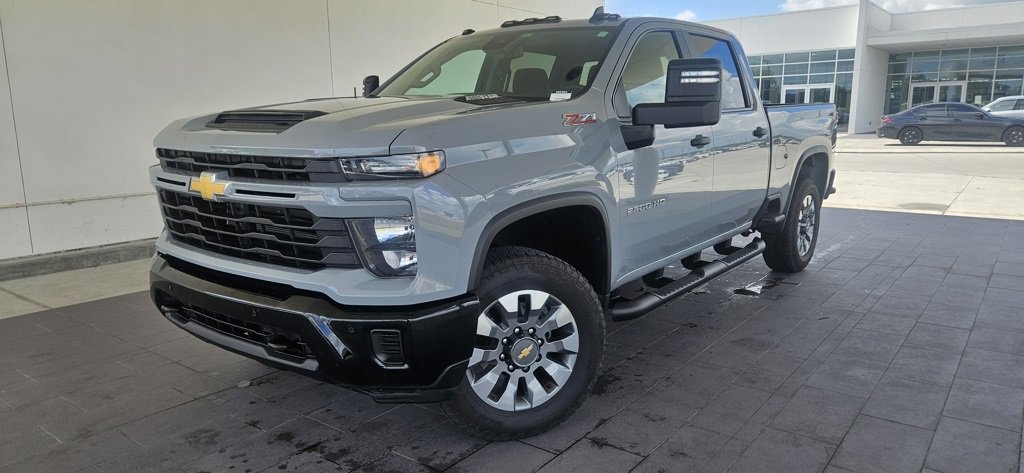 2025 Chevrolet Silverado 2500HD Custom's photo
