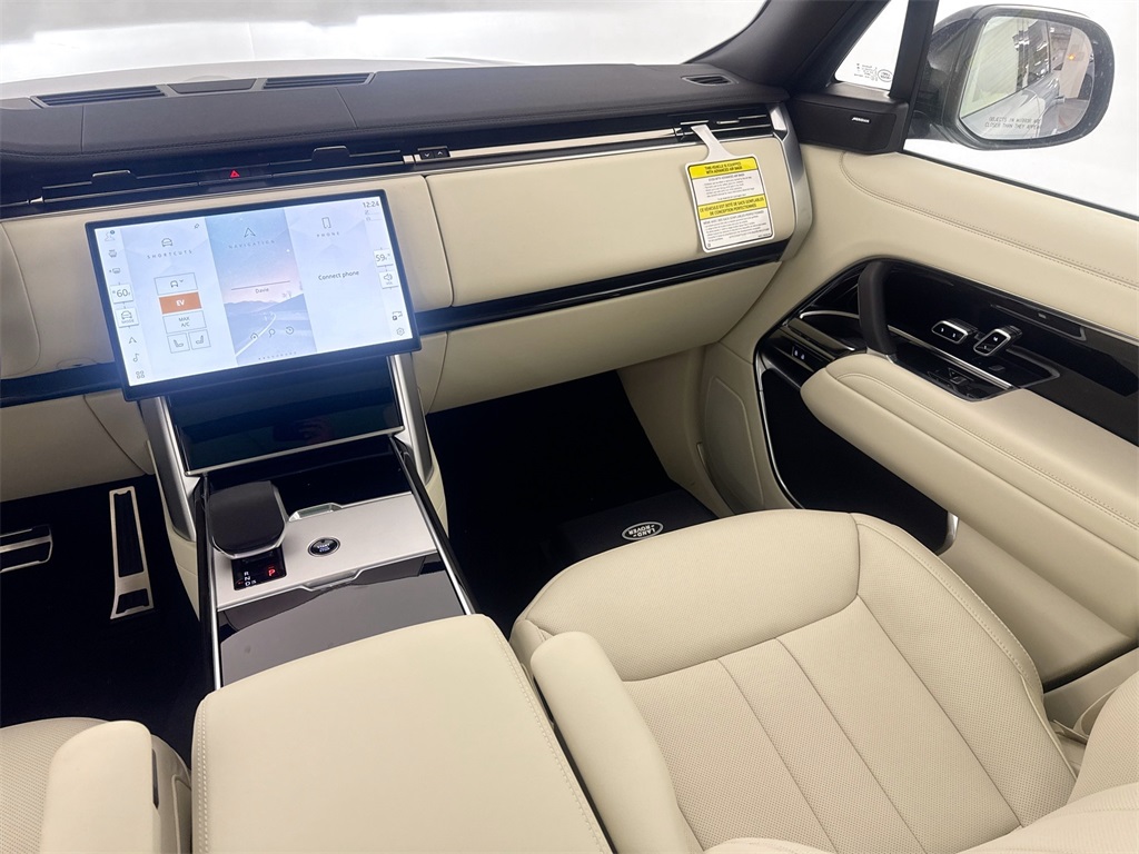 2025 Land Rover Range Rover SE photo 19