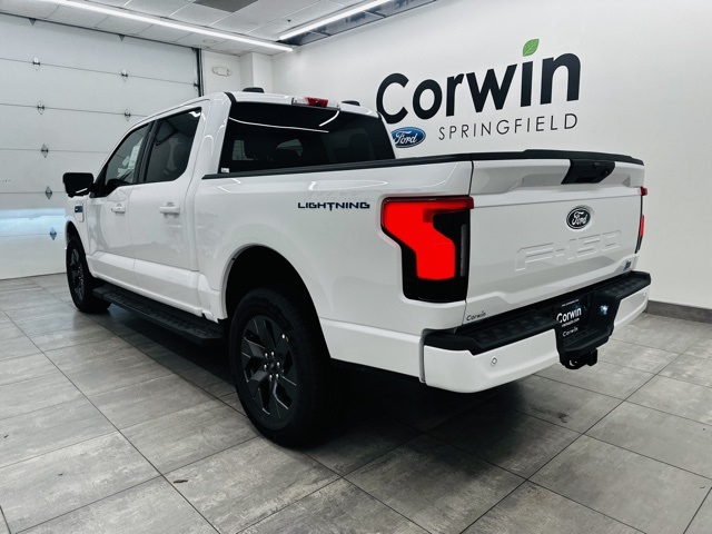 2025 Ford F-150 Lightning photo 3