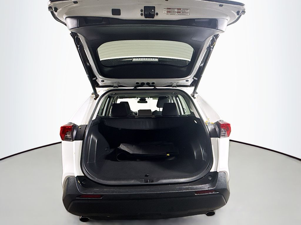 2023 Toyota RAV4 XLE photo 21