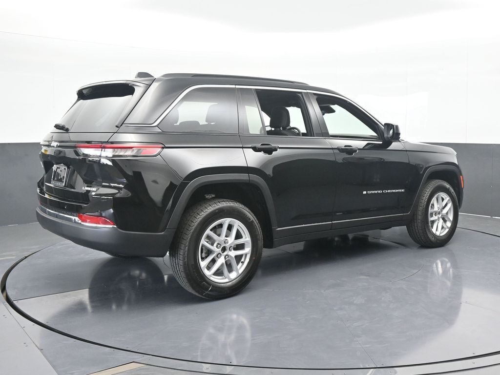 2025 Jeep Grand Cherokee Laredo X photo 2