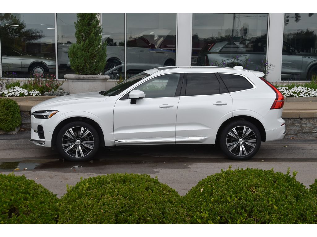 2023 Volvo XC60 B5 Plus photo 7
