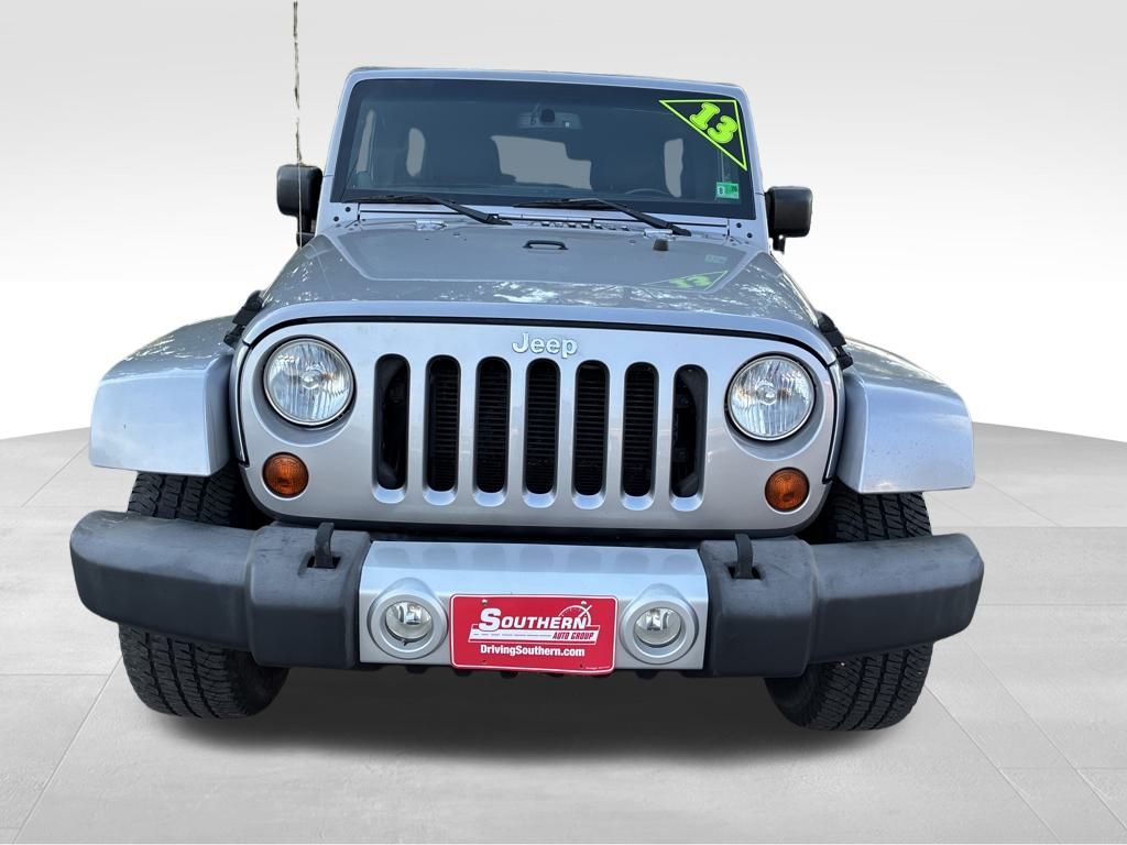 2013 Jeep Wrangler Unlimited Sahara photo 8