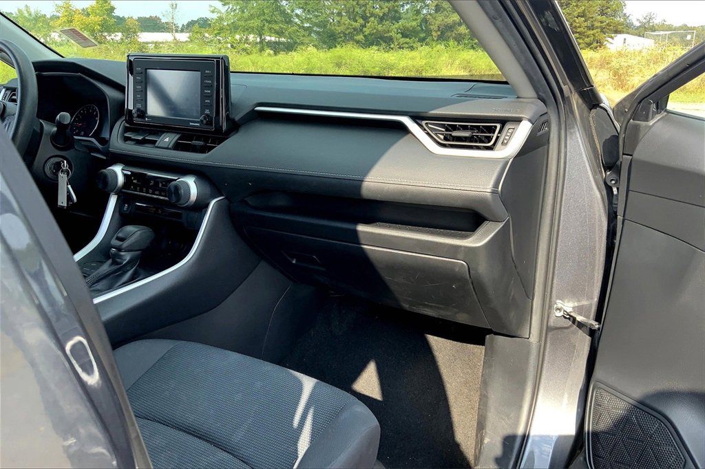 2021 Toyota RAV4 LE photo 15