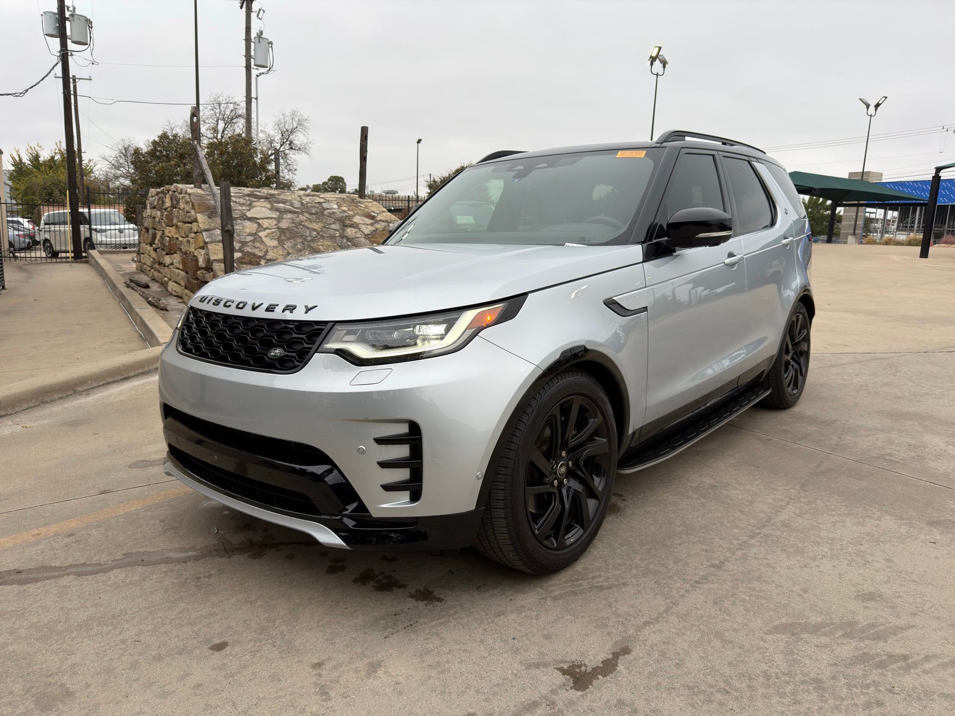 2024 Land Rover Discovery Dynamic SE's photo