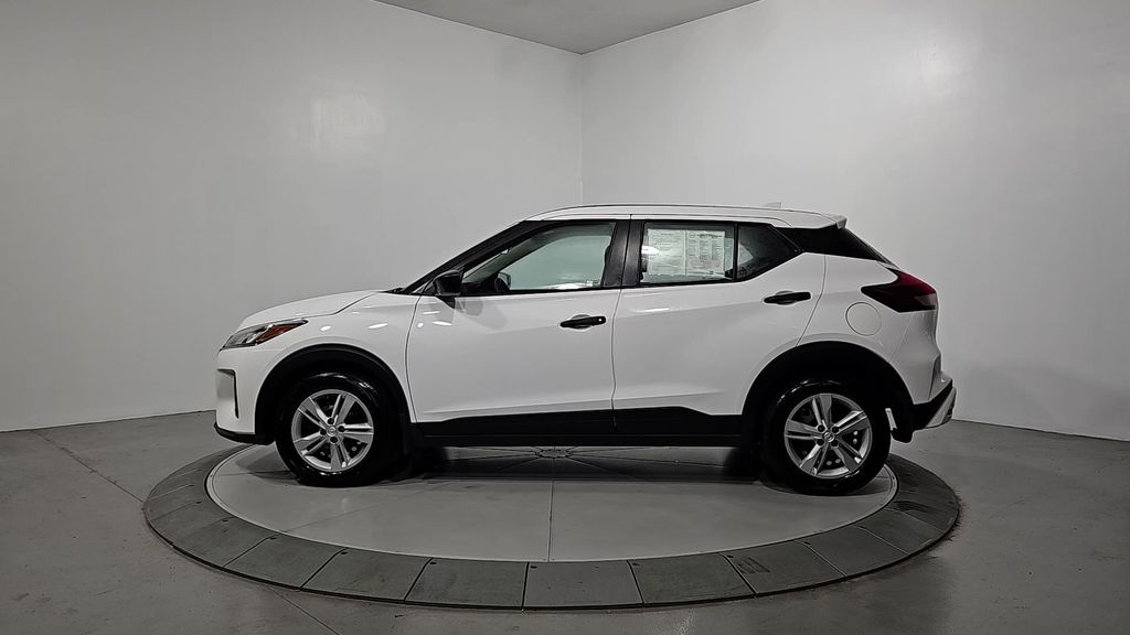 2024 Nissan Kicks S photo 2