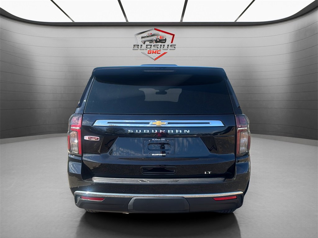 2022 Chevrolet Suburban LT photo 4