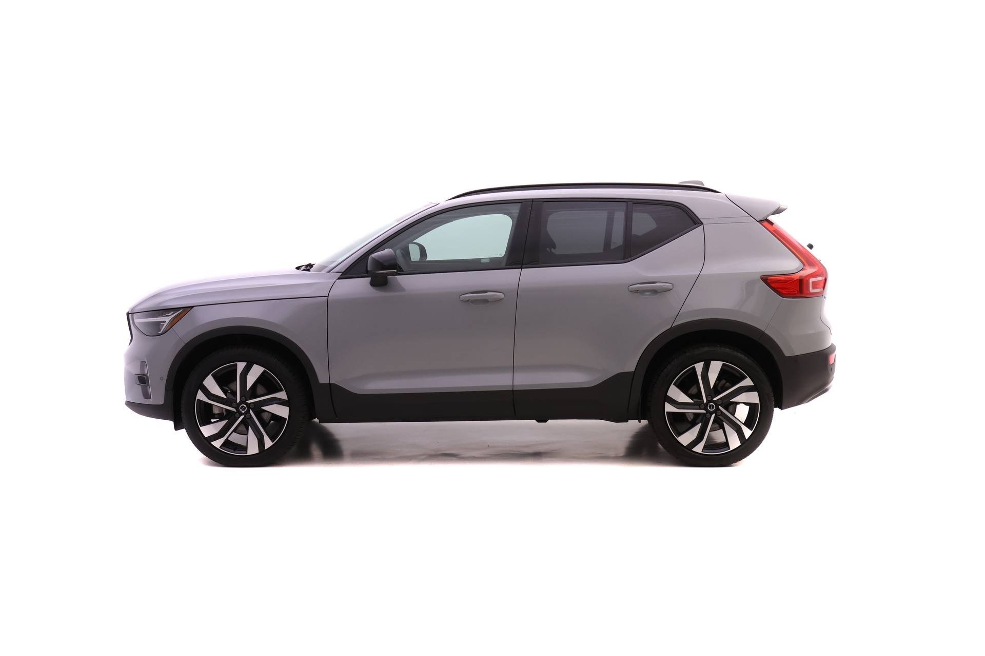 2024 Volvo XC40 Plus photo 3