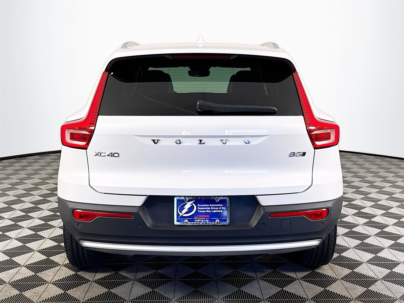 2024 Volvo XC40 Plus photo 6