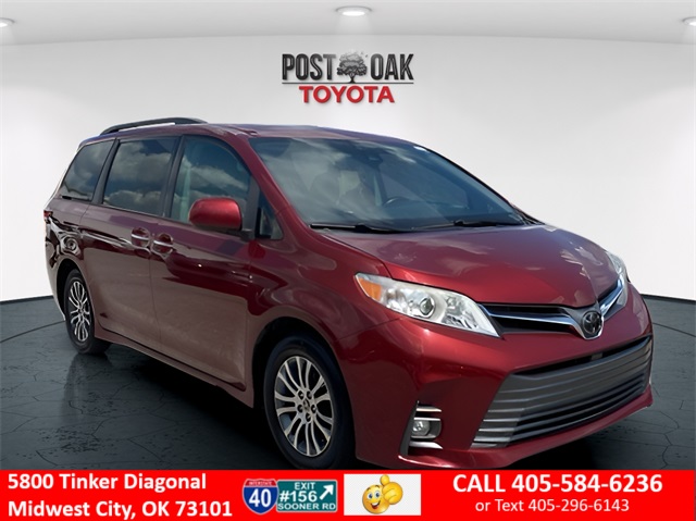 2020 Toyota Sienna XLE photo 2