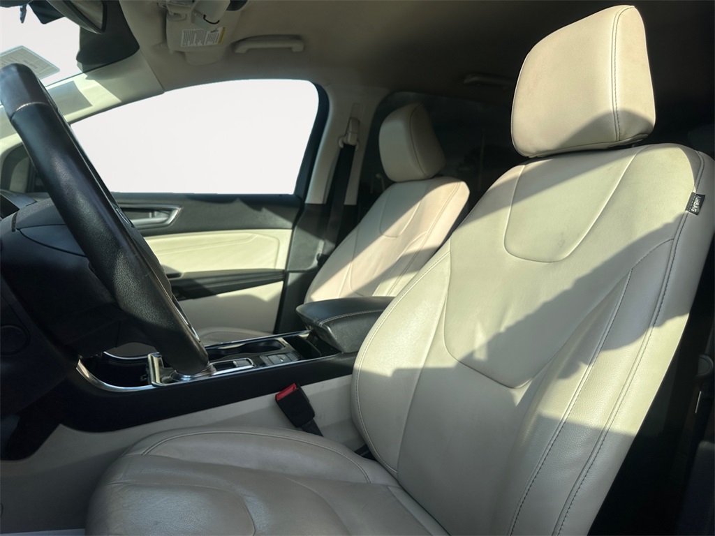 2020 Ford Edge Titanium photo 7
