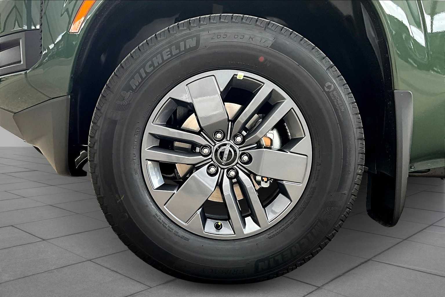 2025 Nissan Frontier SV photo 9