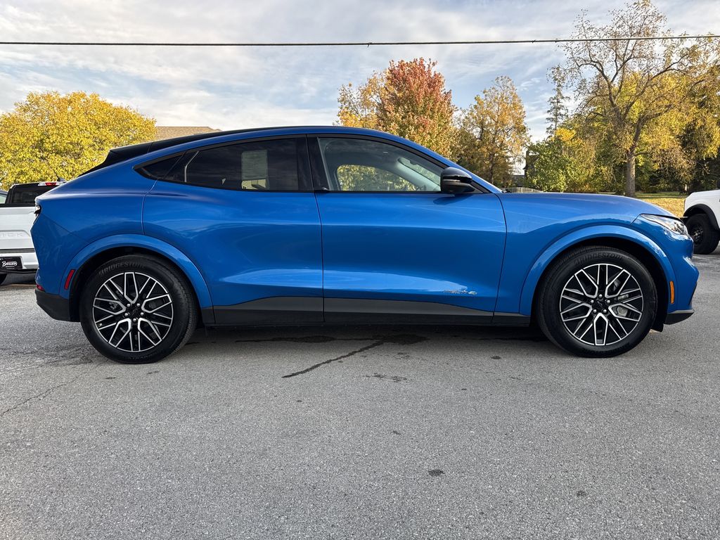 2025 Ford Mustang Mach-E Premium photo 4