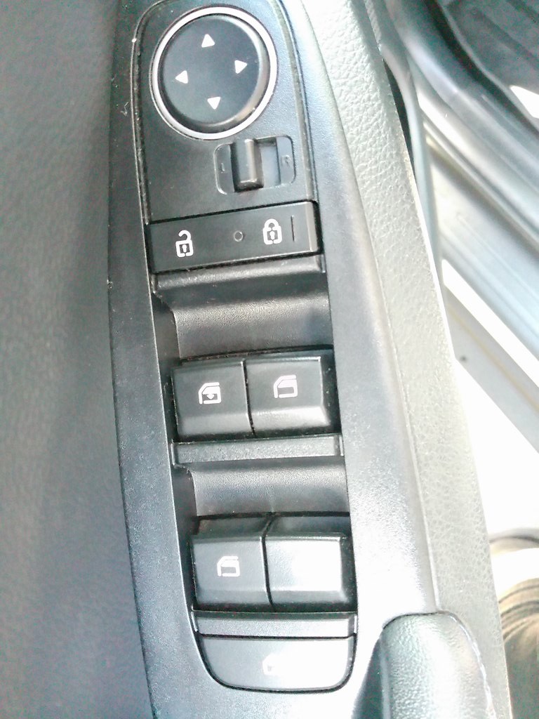 2022 Kia Seltos S photo 32