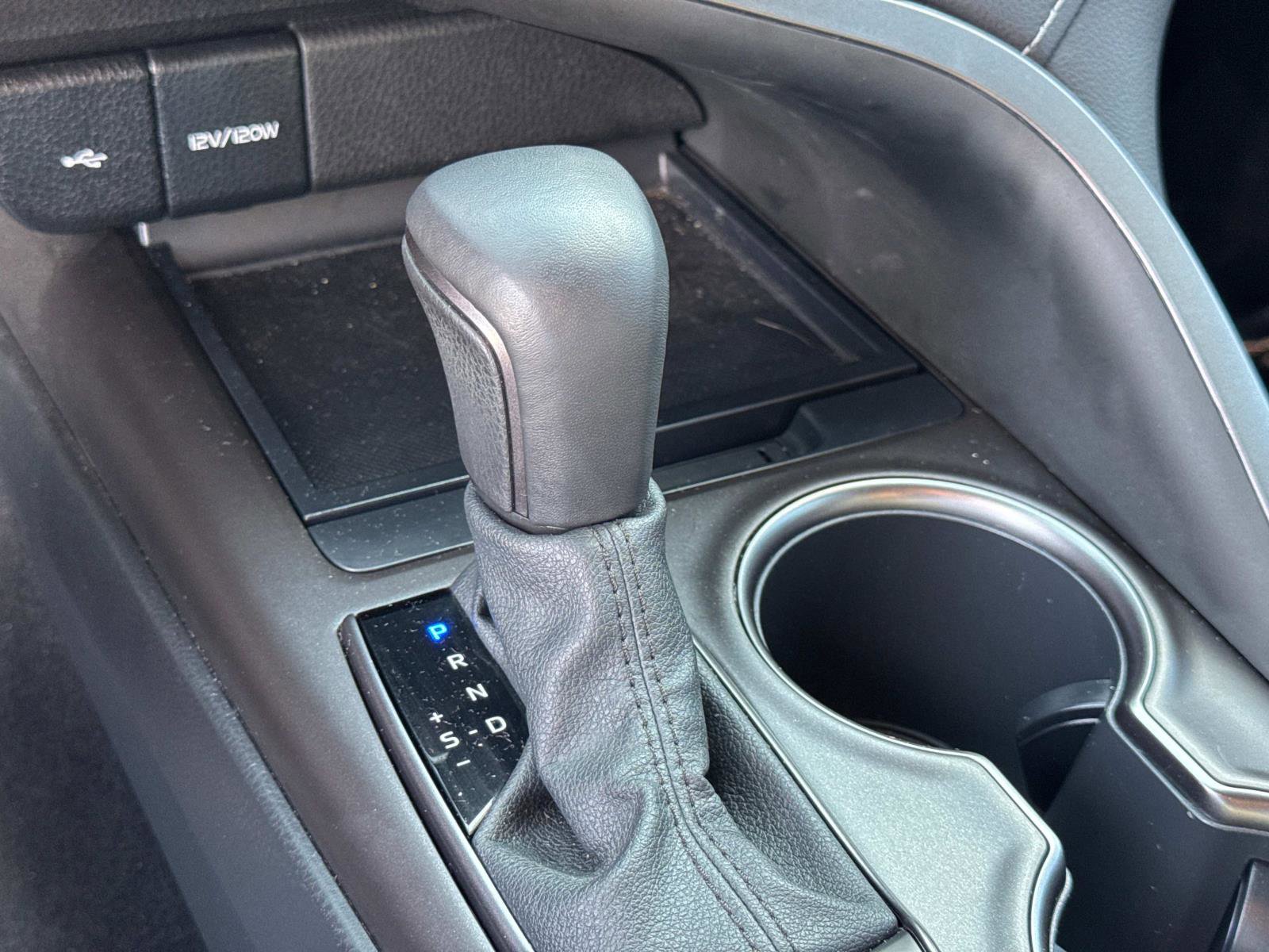 2022 Toyota Camry SE photo 24