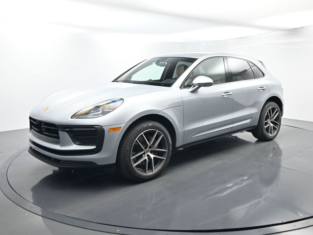 2023 Porsche Macan Base