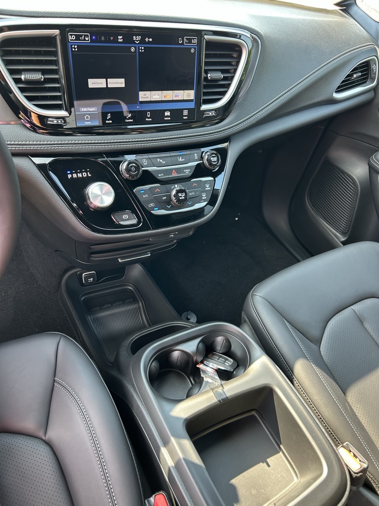2026 Chrysler Pacifica photo 19