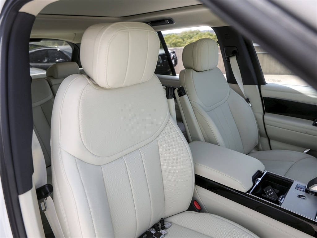 2025 Land Rover Range Rover SE photo 28